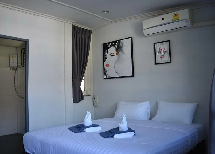 Maya Bed And Food Hostel